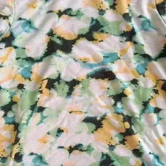 Rose + Olive sweater size medium - Picture 3 of 3